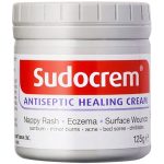 sudocrem 1 <span data-huuid="6460908707276635281"><span dir="rtl">سودوکرم (Sudocrem) یک کرم چندمنظوره است که برای ترمیم پوست آسیب‌دیده، تسکین التهاب، و درمان سوختگی‌های سطحی مانند ادرارسوختگی پای نوزادان، اگزما، آفتاب‌سوختگی و زخم‌های جزئی به کار می‌رود.</span> </span><span data-huuid="6460908707276635780"><span dir="rtl">این محصول حاوی ترکیباتی مانند زینک اکساید برای نرمی و محافظت از پوست استفاده بسیار زیادی دارد</span></span>