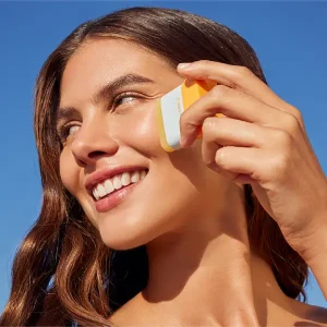 ضد آفتاب استیکی ایزدین ISDIN Invisible Stick SPF50+