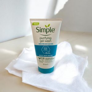خرید ژل شستشو صورت سیمپل Simple Purifying مخصوص پوست چرب برای پاکسازی و کنترل چربی